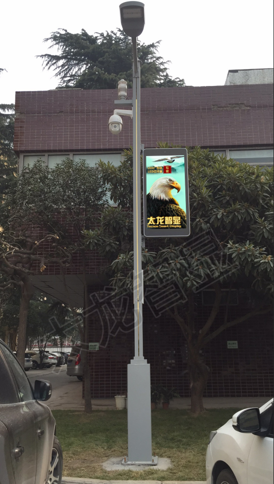 鄭州歐麗工業(yè)園采用太龍智顯P4型號(hào)單面LED燈桿屏，完成數(shù)字信息升級(jí)