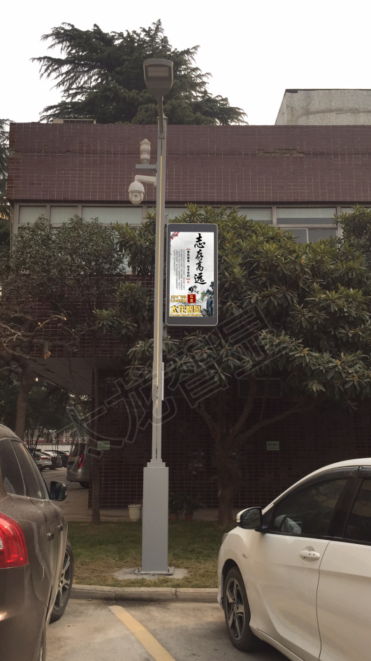 鄭州歐麗工業(yè)園采用太龍智顯P4型號(hào)單面LED燈桿屏，完成數(shù)字信息升級(jí)
